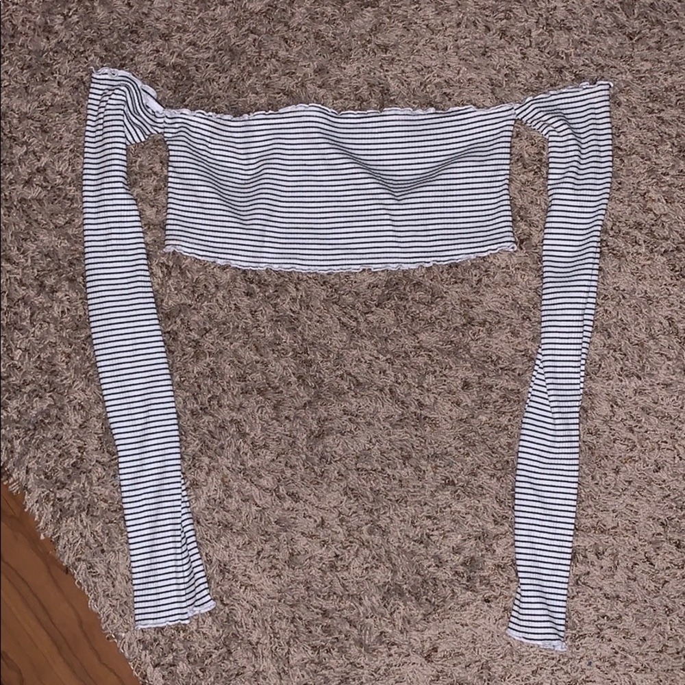 Off the sleeve striped crop top